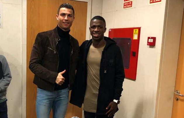 Vinicius Junior: “He (Cristiano Ronaldo) came into the dressing room at halftime to support the team and give us moral support. - Bóng Đá
