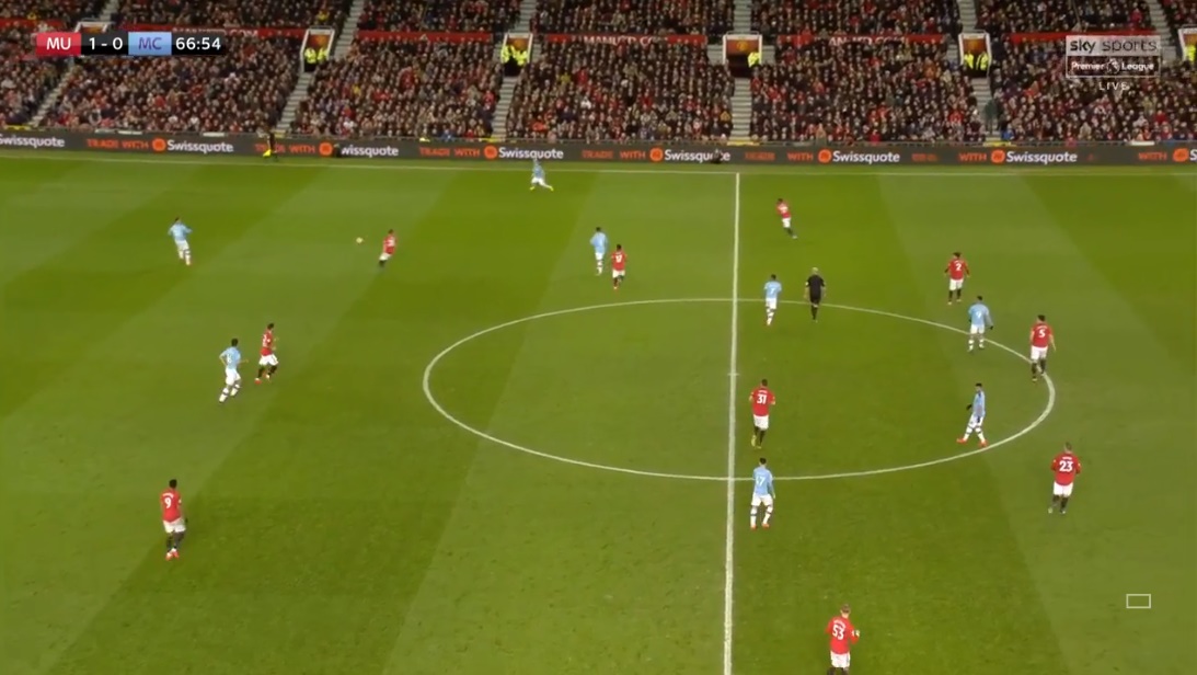 20 hình ảnh thú vị trận derby Manchester: 'Đam mê' United là bất diệt! - Bóng Đá