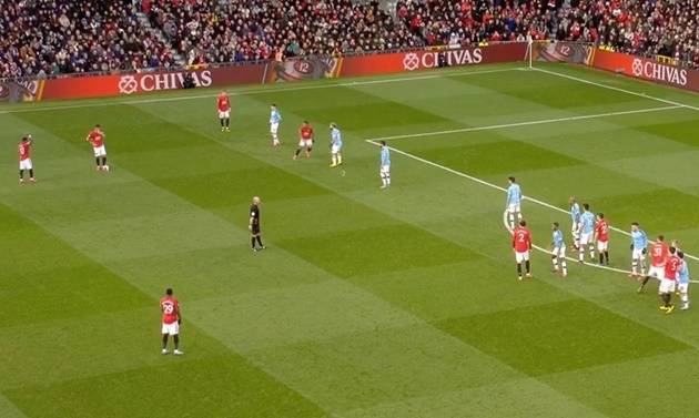 23 hình ảnh thú vị trận derby Manchester: 'Đam mê' United là bất diệt! - Bóng Đá