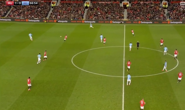 23 hình ảnh thú vị trận derby Manchester: 'Đam mê' United là bất diệt! - Bóng Đá