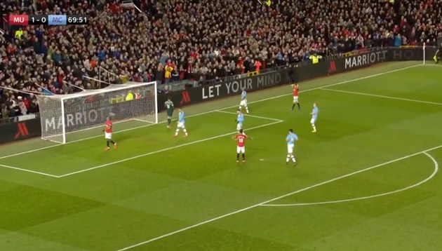 23 hình ảnh thú vị trận derby Manchester: 'Đam mê' United là bất diệt! - Bóng Đá