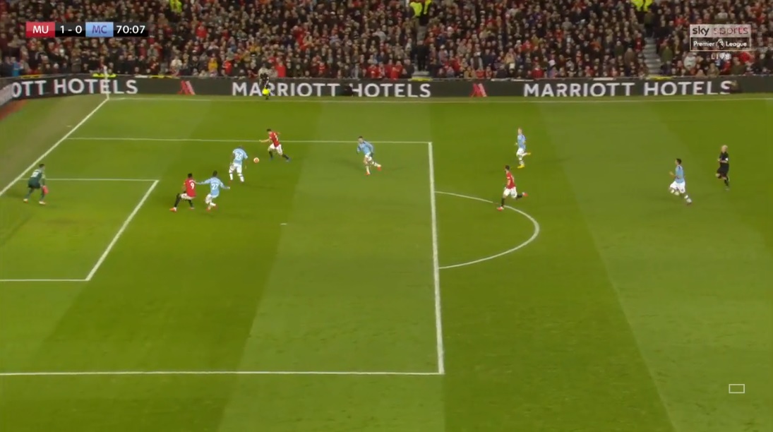 23 hình ảnh thú vị trận derby Manchester: 'Đam mê' United là bất diệt! - Bóng Đá