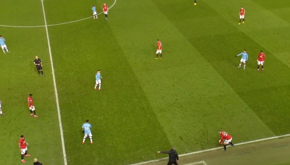 23 hình ảnh thú vị trận derby Manchester: 'Đam mê' United là bất diệt! - Bóng Đá