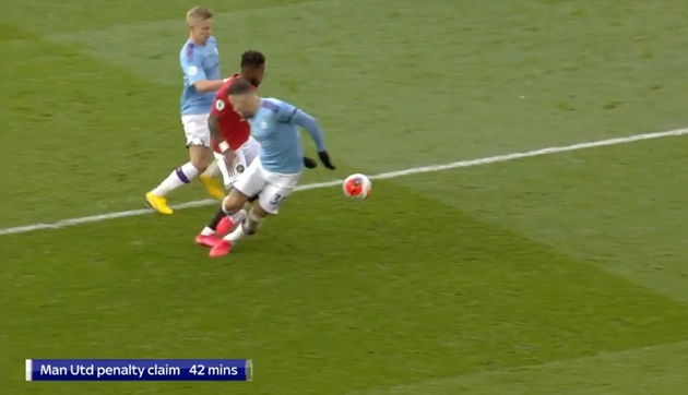 23 hình ảnh thú vị trận derby Manchester: 'Đam mê' United là bất diệt! - Bóng Đá