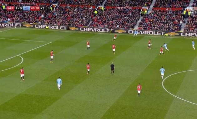 23 hình ảnh thú vị trận derby Manchester: 'Đam mê' United là bất diệt! - Bóng Đá