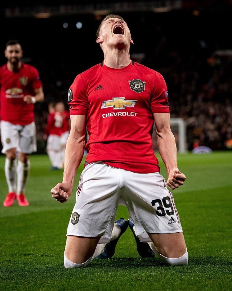 23 hình ảnh thú vị trận derby Manchester: 'Đam mê' United là bất diệt! - Bóng Đá