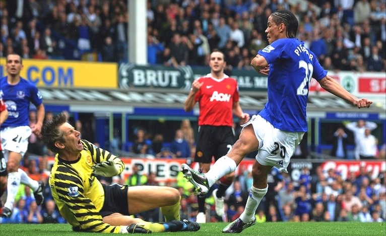 Optus Sport đưa NHM Man Utd về với ký ức 'kinh hoàng' với Everton - Bóng Đá