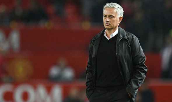 'Mourinho sẽ ra đi trong sự cơ đơn' - Bóng Đá