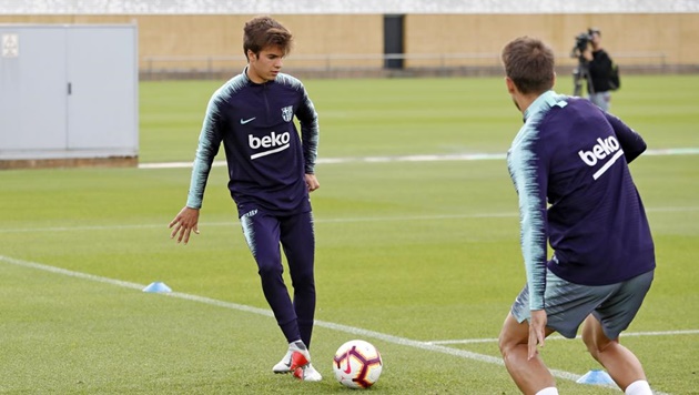 Không Messi, đây là cách các sao Barca tập luyện - Bóng Đá