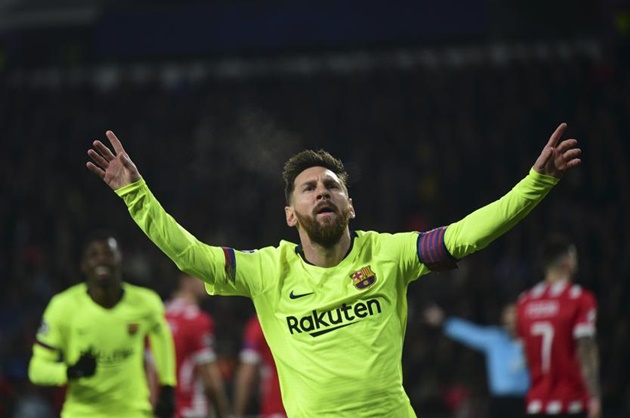 Xuất sắc, Messi vượt mặt Ronaldo, tiếp tục khiến thế giới ngã mũ - Bóng Đá