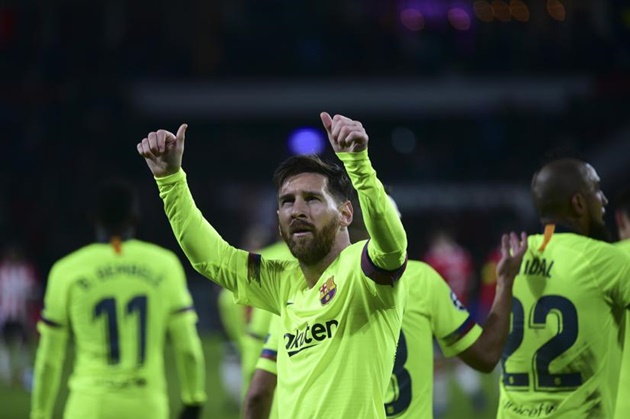 Xuất sắc, Messi vượt mặt Ronaldo, tiếp tục khiến thế giới ngã mũ - Bóng Đá
