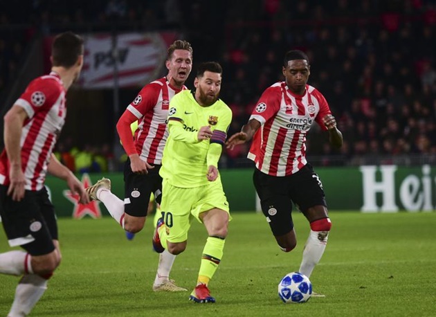 Xuất sắc, Messi vượt mặt Ronaldo, tiếp tục khiến thế giới ngã mũ - Bóng Đá
