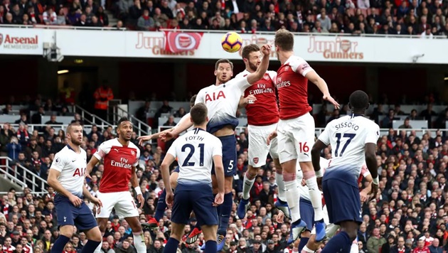 Arsenal nhuộm đỏ Emirates ngày đại thắng derby bắc London - Bóng Đá