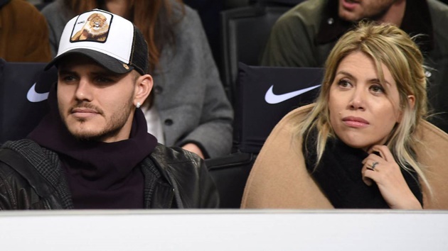 Unsettled Mauro Icardi and his wife and agent Wanda all smiles as they watch dramatic victory at San Siro - Bóng Đá