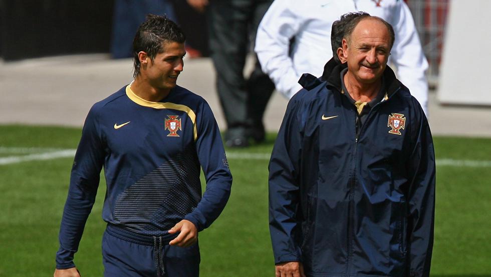 Legends and great strangers: Scolari chooses the best 11 of players he has directed - Bóng Đá