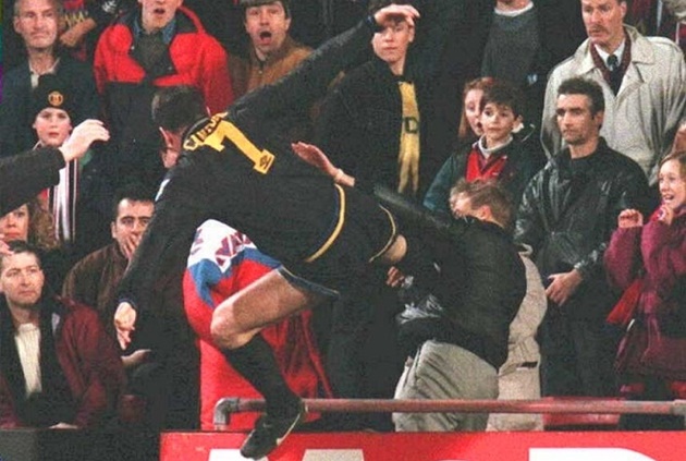 10 hình ảnh mang tính biểu tượng của Eric Cantona với Man Utd - Bóng Đá