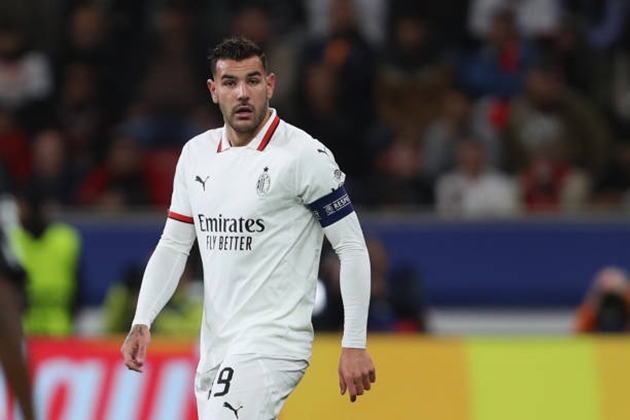 Người đại diện tố dư luận đang chống lại Theo Hernandez