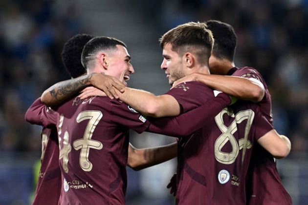 Man City san bằng kỷ lục của M.U tại Champions League