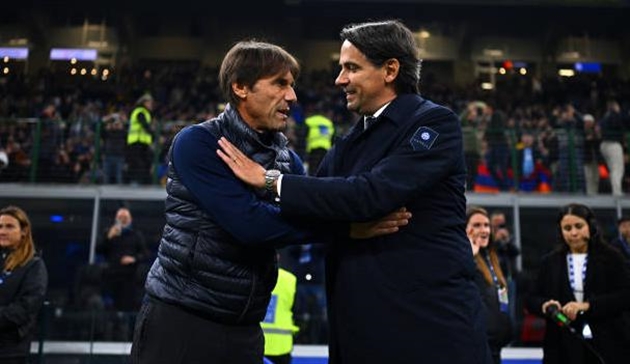 Inzaghi "phớt lờ" quan điểm của Conte sau tranh cãi về VAR