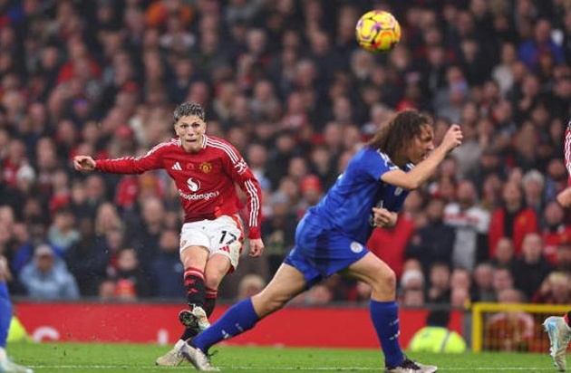 Garnacho lập siêu phẩm trước Leicester.