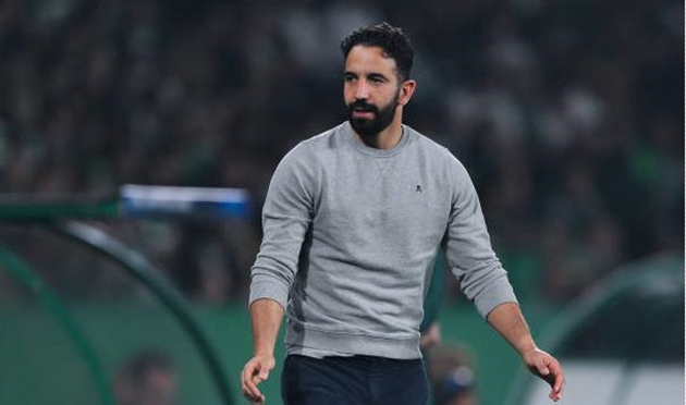 Phũ phàng với Van Nistelrooy là quyết định đúng đắn của Ruben Amorim?