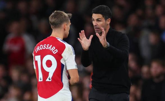 Ảnh bài viết Mikel Arteta và cơn đau đầu bên hành lang trái của Arsenal