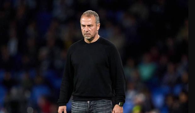 Hansi Flick đang cố hoàn thiện mảnh ghép quan trọng của hàng thủ Barca