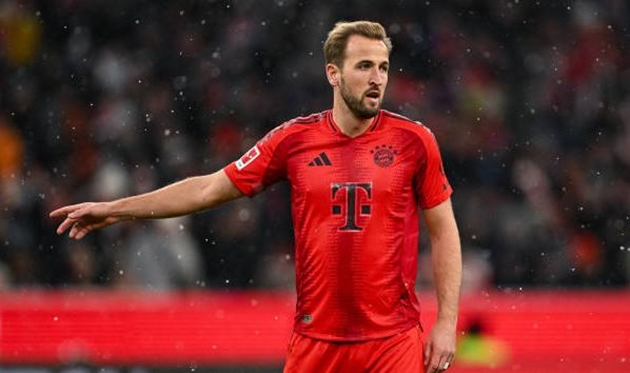 Kane phá kỷ lục của Haaland, đe dọa Lewandowski