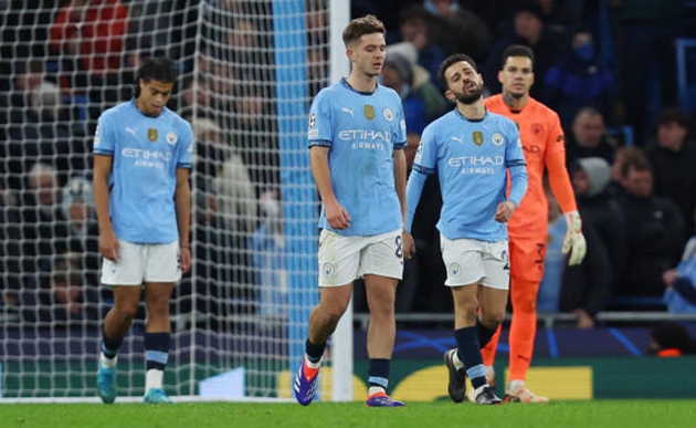 Vì sao Man City sụp đổ trong 15 phút trước Feyenoord?