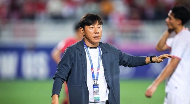 HLV Kim Sang-sik đi "trinh sát", rõ phản ứng của ông Shin Tae-yong