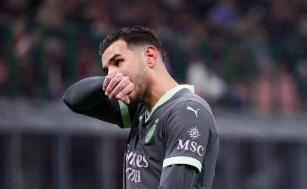 Cơn ác mộng tại AC Milan chưa kết thúc với Theo Hernandez