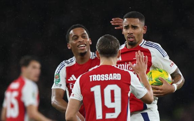 Jesus lập hattrick, Arsenal ngược dòng giành vé vào bán kết Carabao Cup