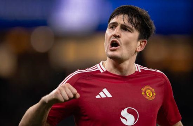 Maguire gây bất ngờ cho fan nhí