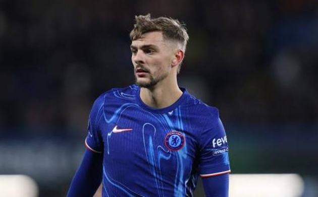Arsenal tăm tia Dewsbury-Hall, Chelsea có câu trả lời