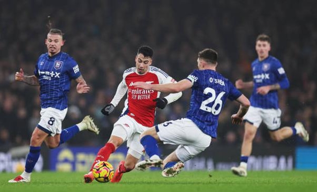 Martinelli không thể thay Saka, và Arsenal cần phải hành động