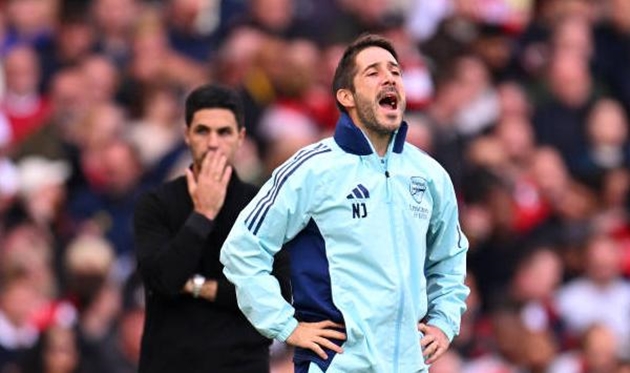 Gary Neville ca ngợi người hùng thầm lặng của Arsenal
