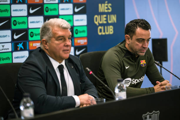 Joan Laporta biến Barcelona thành trò hề
