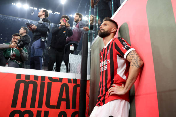 Nghẹn ngào với màn chia tay của Giroud với AC Milan