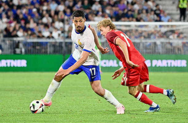 Đã đến lúc Deschamps tin tưởng Saliba