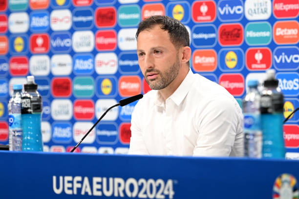 Bỉ thua đau, Tedesco vẫn bênh vực Lukaku