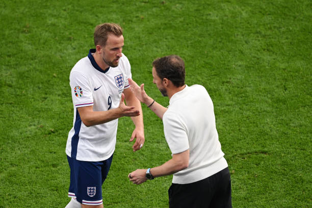 Vì Southgate, Kane chống lại cả nước Anh
