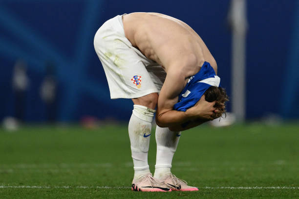 Modric: "Hôm nay bóng đá quá tàn nhẫn với chúng tôi"