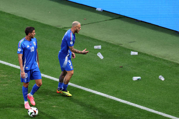 NHM vô ý thức, UEFA tính chuyện cấm bia rượu