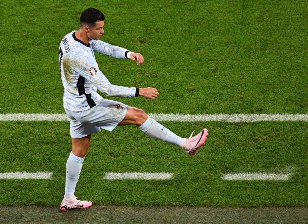 Hành động thể hiện sự bất lực của Ronaldo