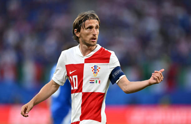 Liên đoàn bóng đá Croatia ra quyết định với Modric