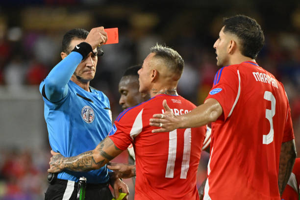Chơi thiếu người, Chile rời Copa America trong cay đắng