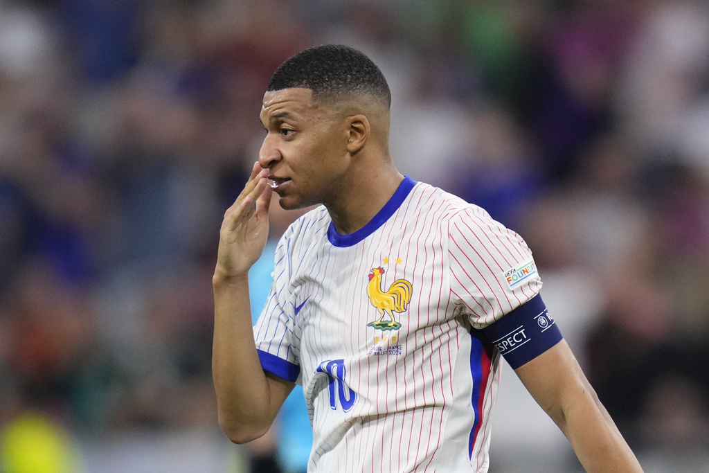 Mbappe tâm phục khẩu phục TBN
