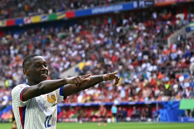 Chi 75 triệu bảng, Chelsea sẽ có cái tên vượt trội hơn cả Isak và Osimhen