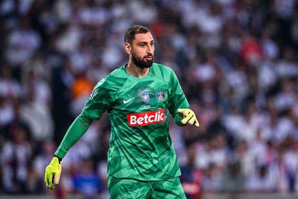 Ảnh bài viết Thay Ederson, Man City tính chiêu mộ Donnarumma