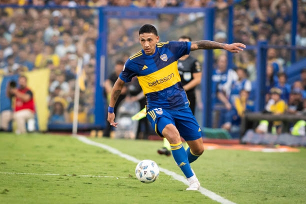 Arsenal đưa Ezequiel Fernandez vào tầm ngắm